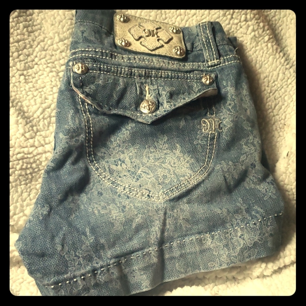 Very cute miss me shorts, great condition. 0 flaws